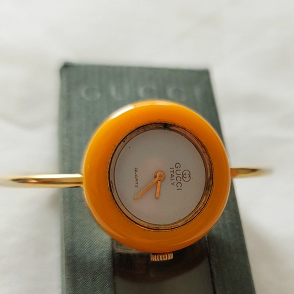 Vintage GUCCI watch with 7 bezels - Picture 2 of 4